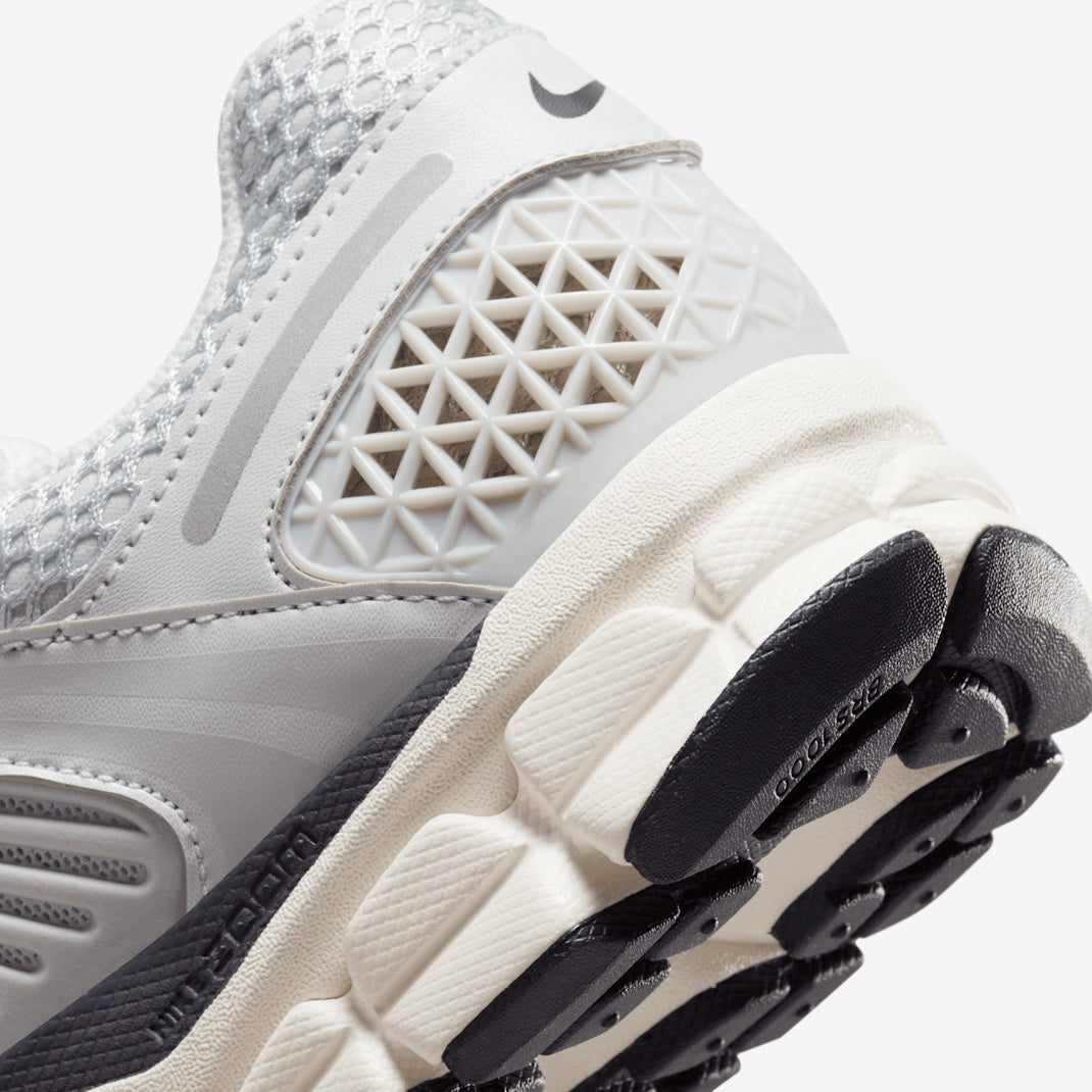 Nike Zoom Vomero 5 FD0884-025 Biały-Szary