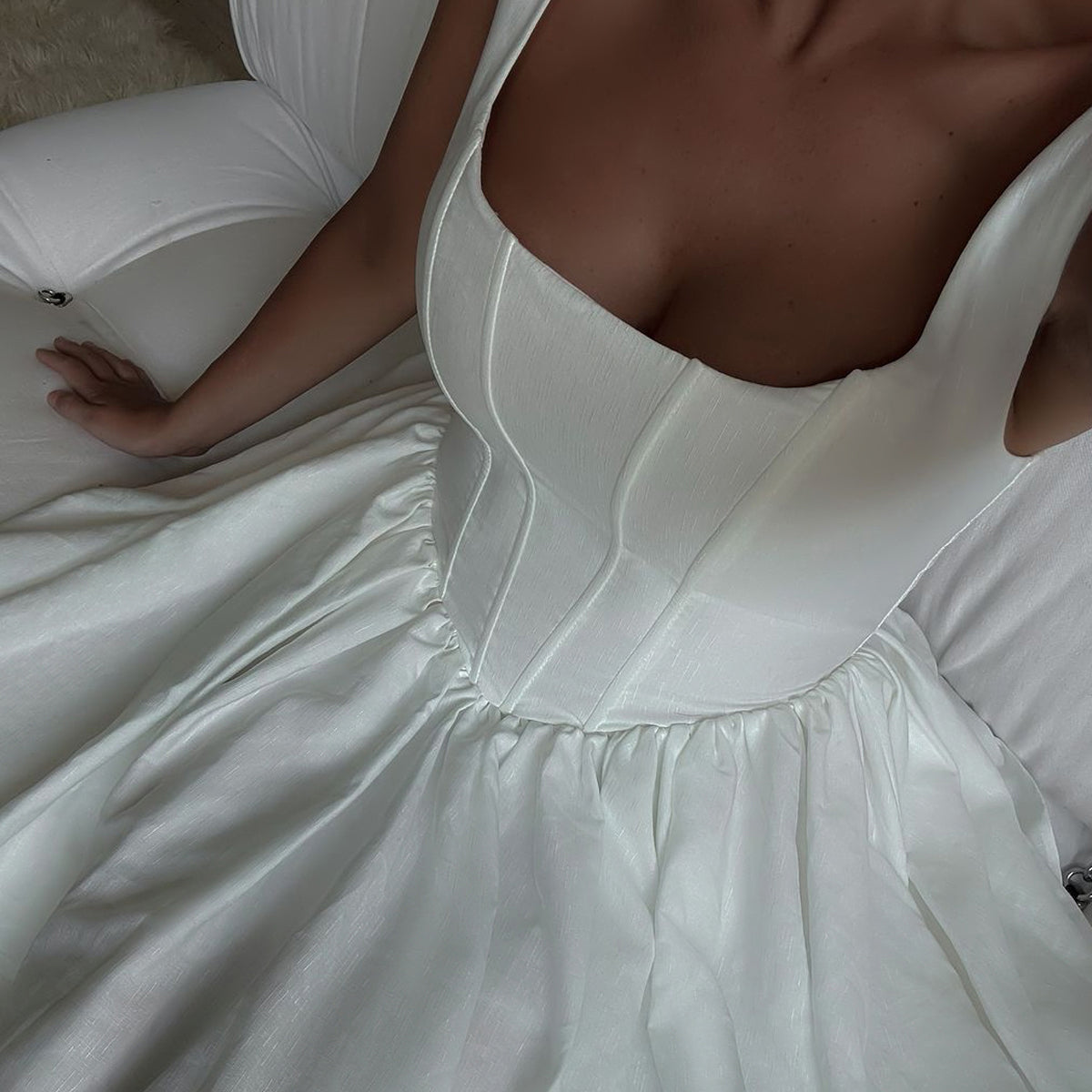 Francuska elegancka krótka sukienka