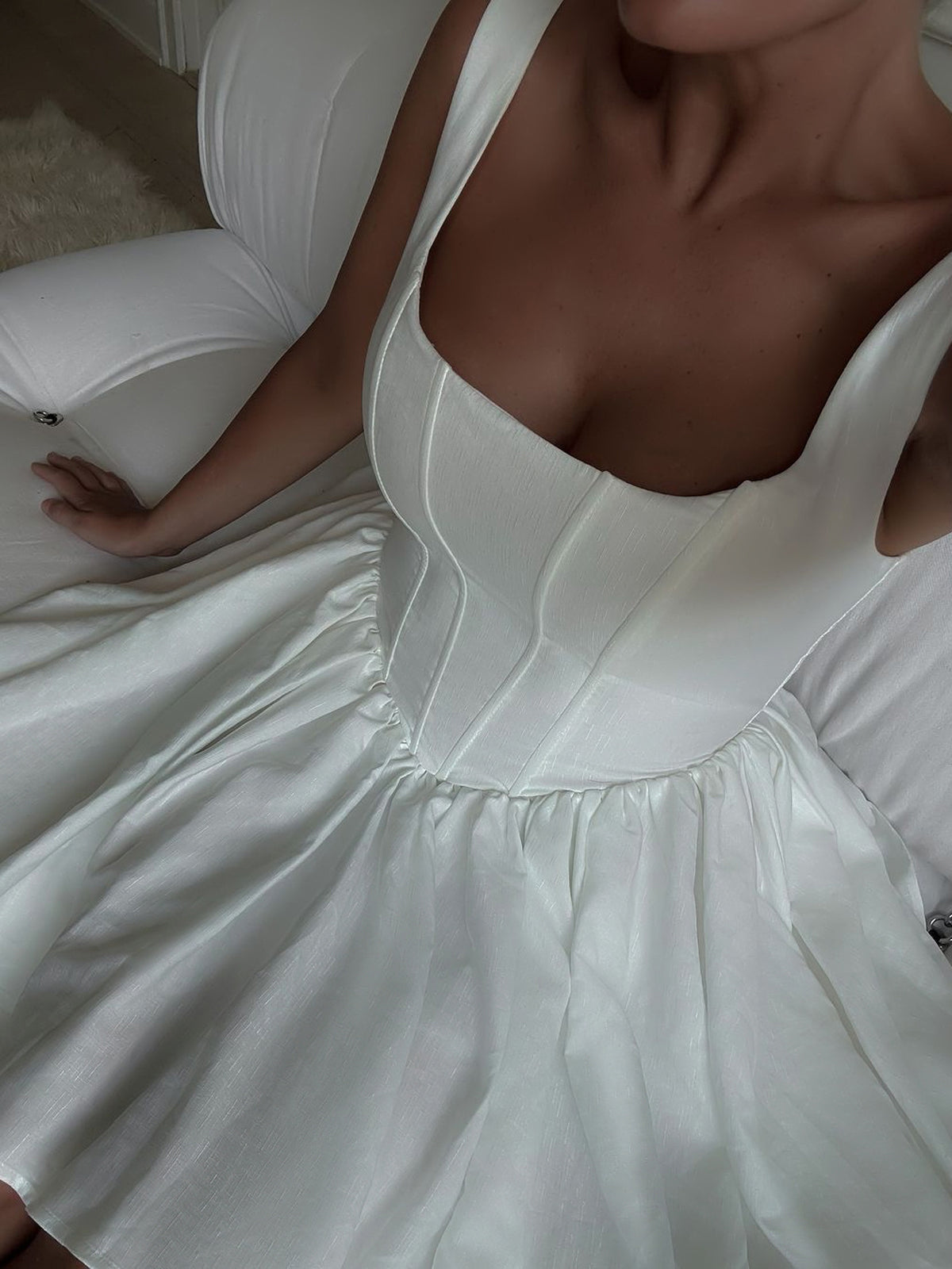 Francuska elegancka krótka sukienka