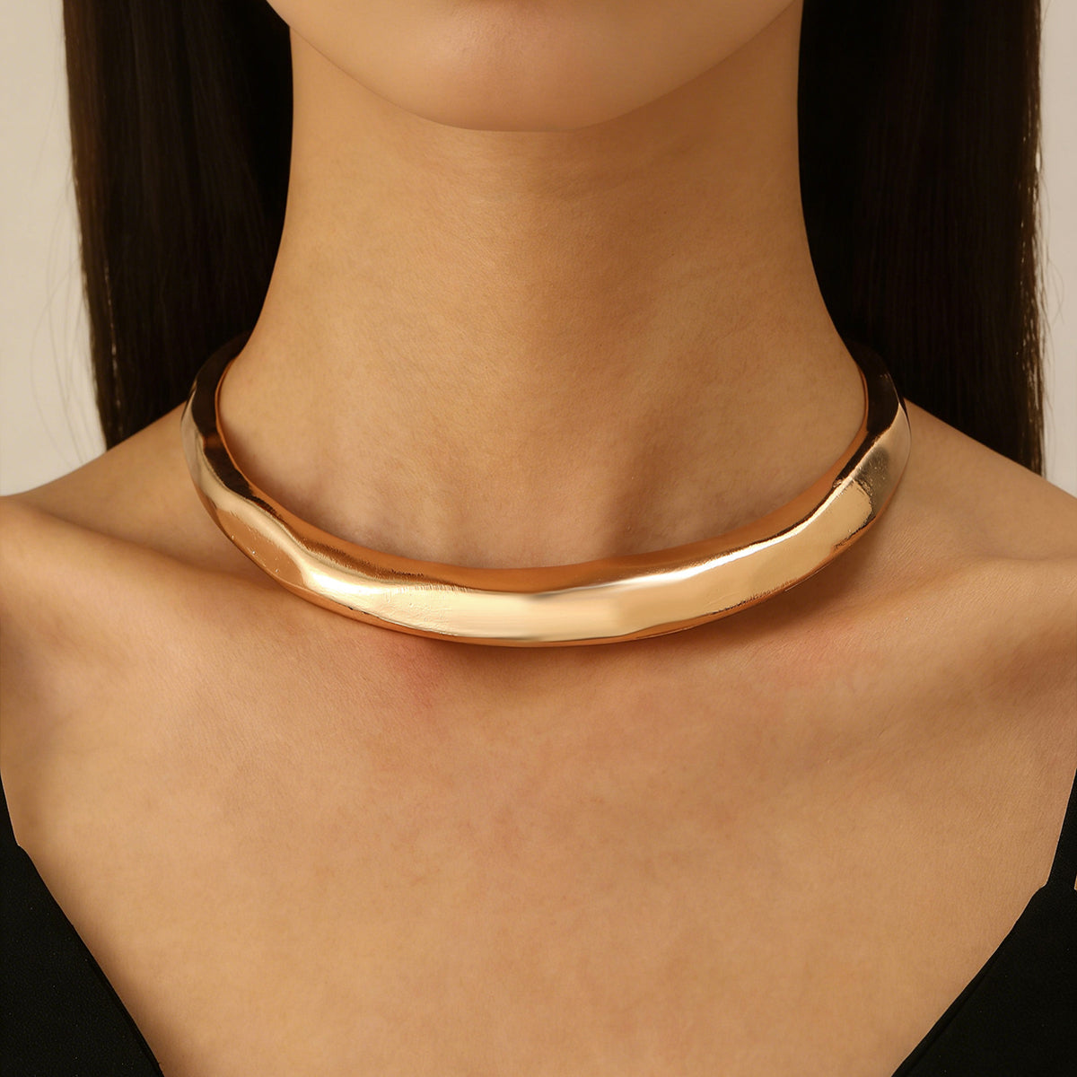 Marszczony naszyjnik typu choker