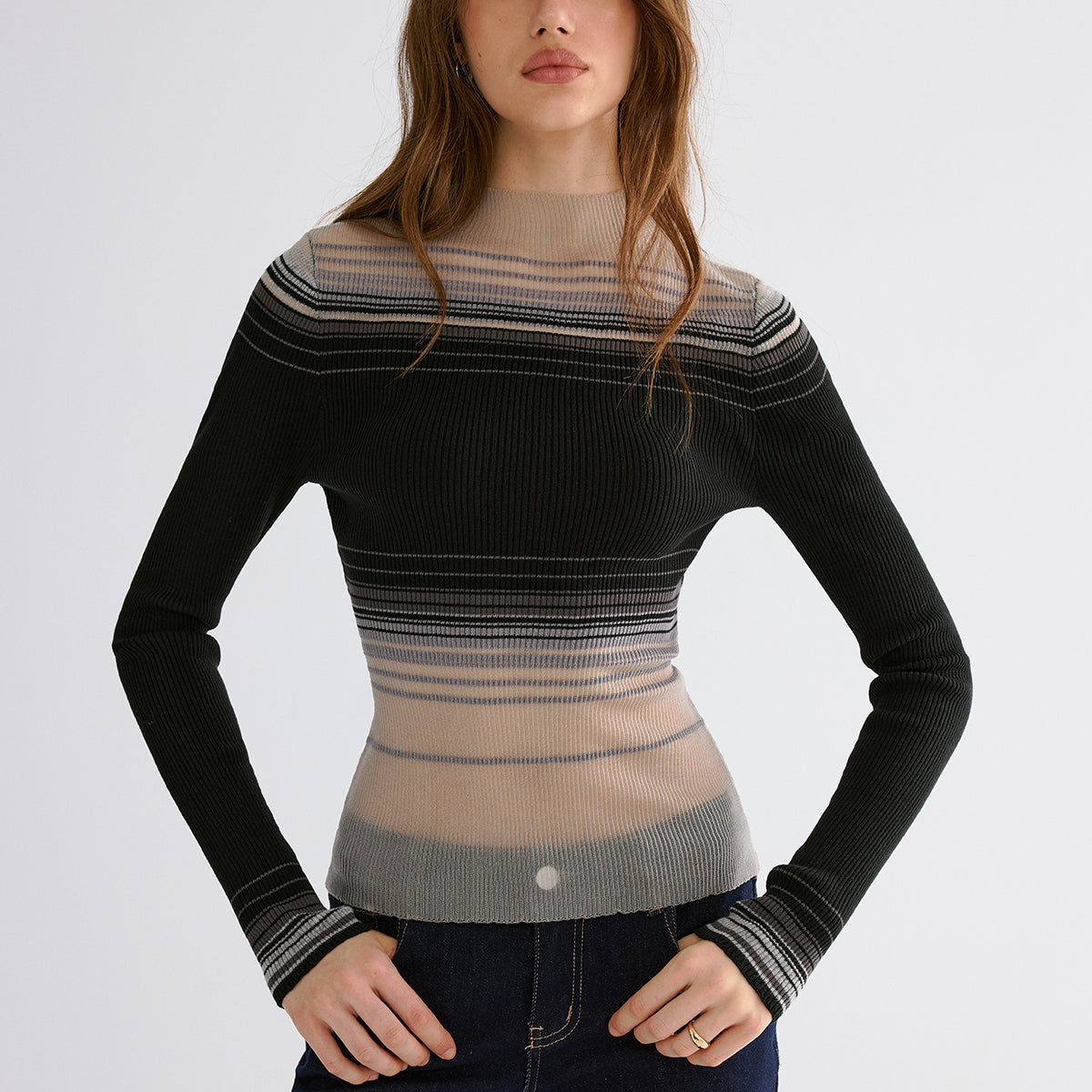 Sweter z gradientowej siatki