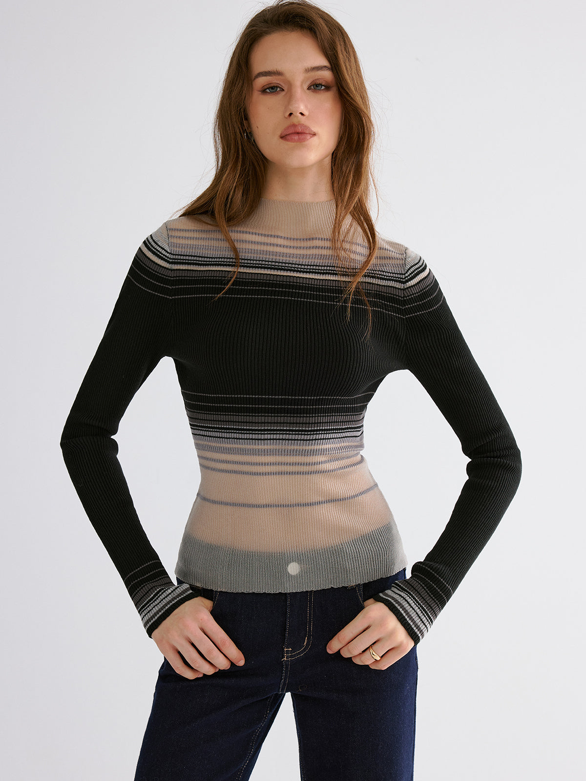 Sweter z gradientowej siatki