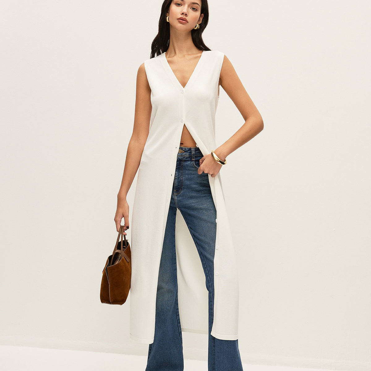 Sukienka kardiganowa z dekoltem w serek i guzikami