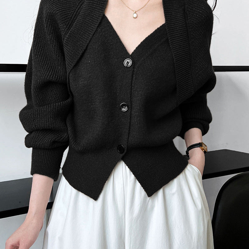 Sweter z dekoltem w serek i guzikami w stylu patchwork