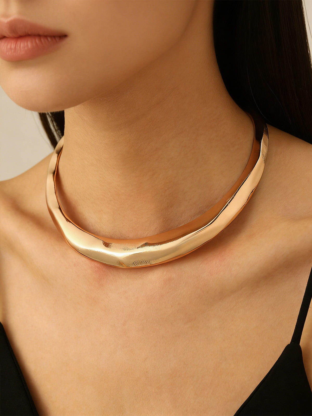 Marszczony naszyjnik typu choker