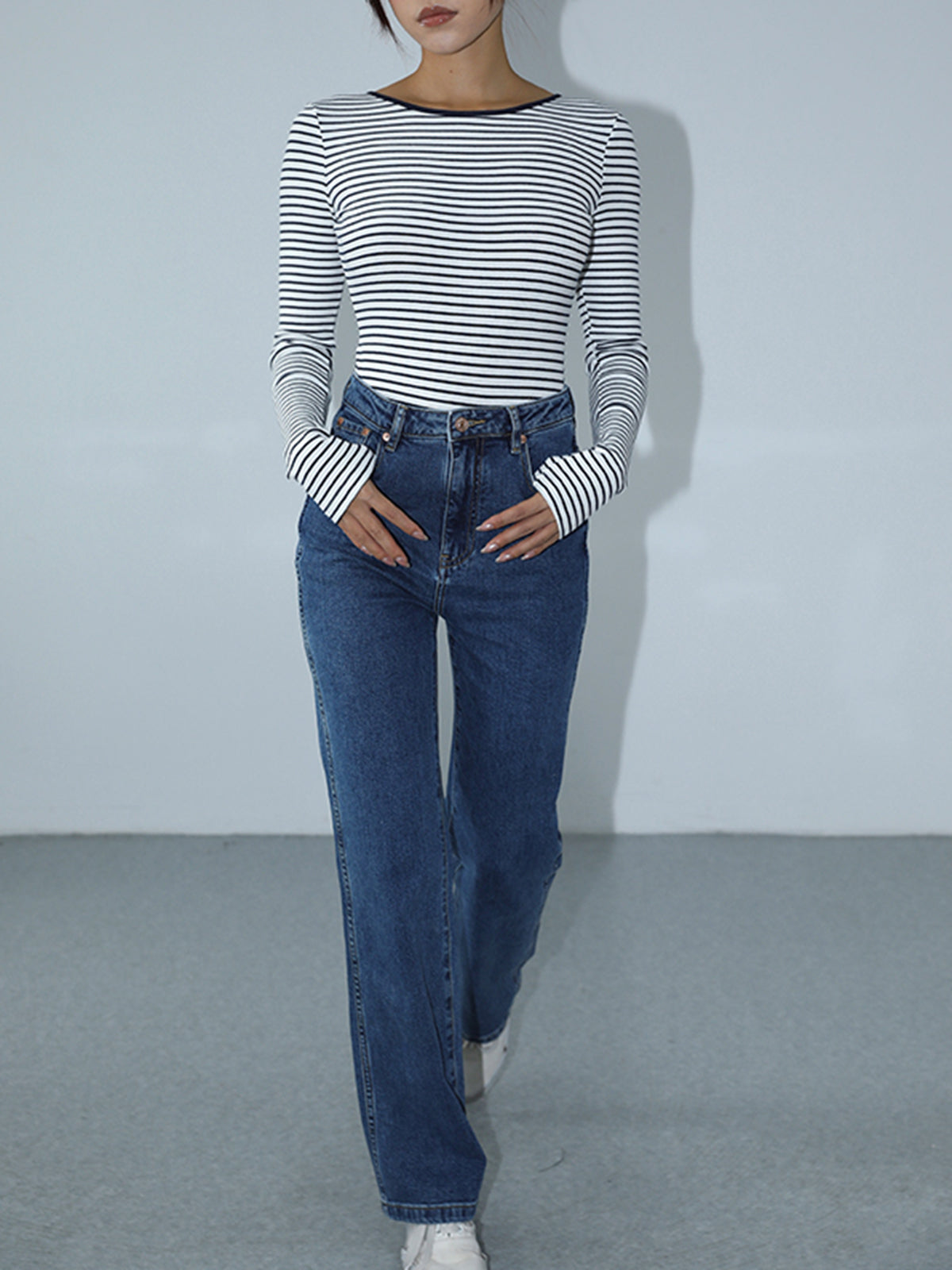 Body z długim rękawem i paskami z odkrytymi plecami