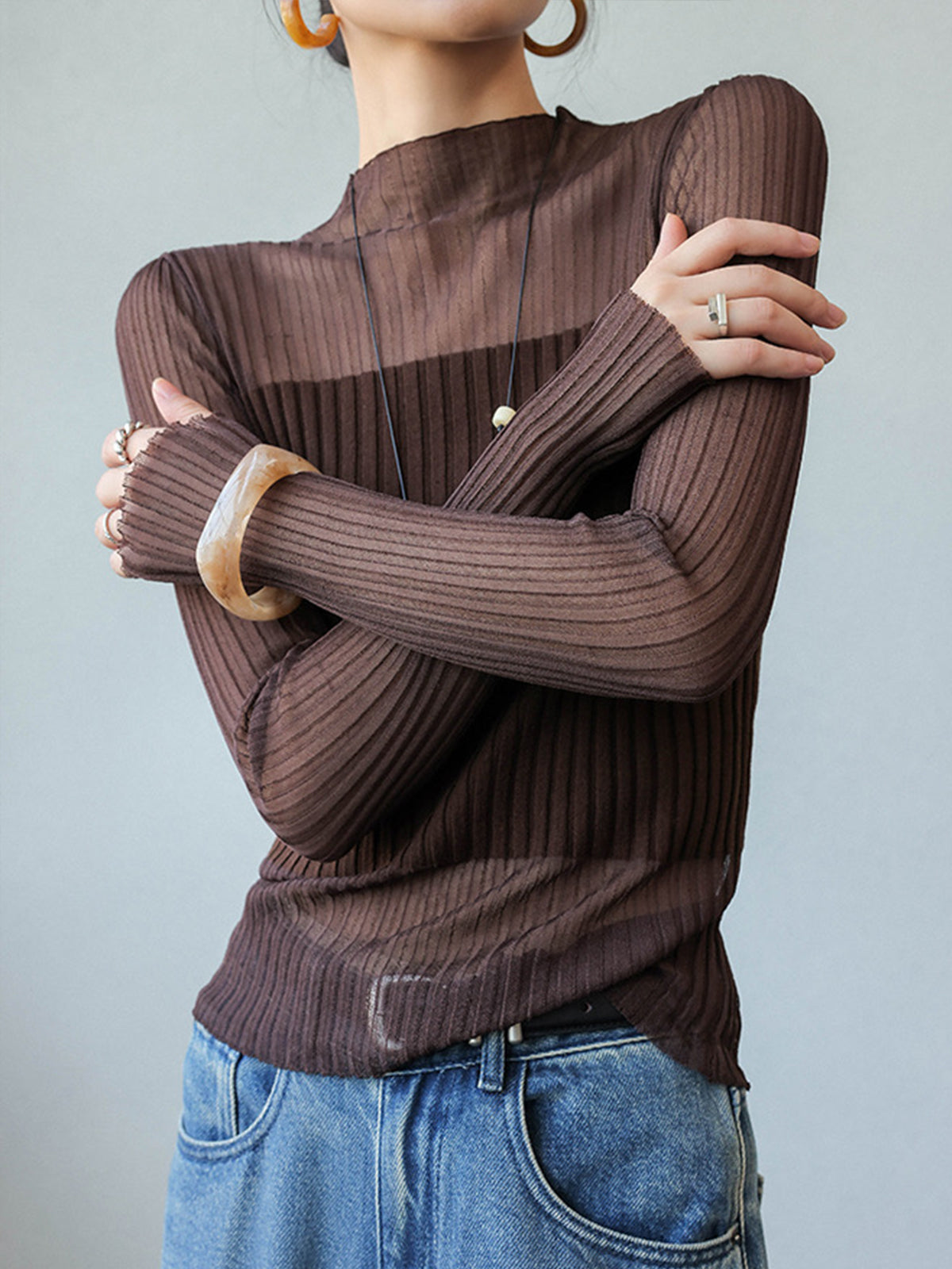 Sweter z przezroczystymi wstawkami