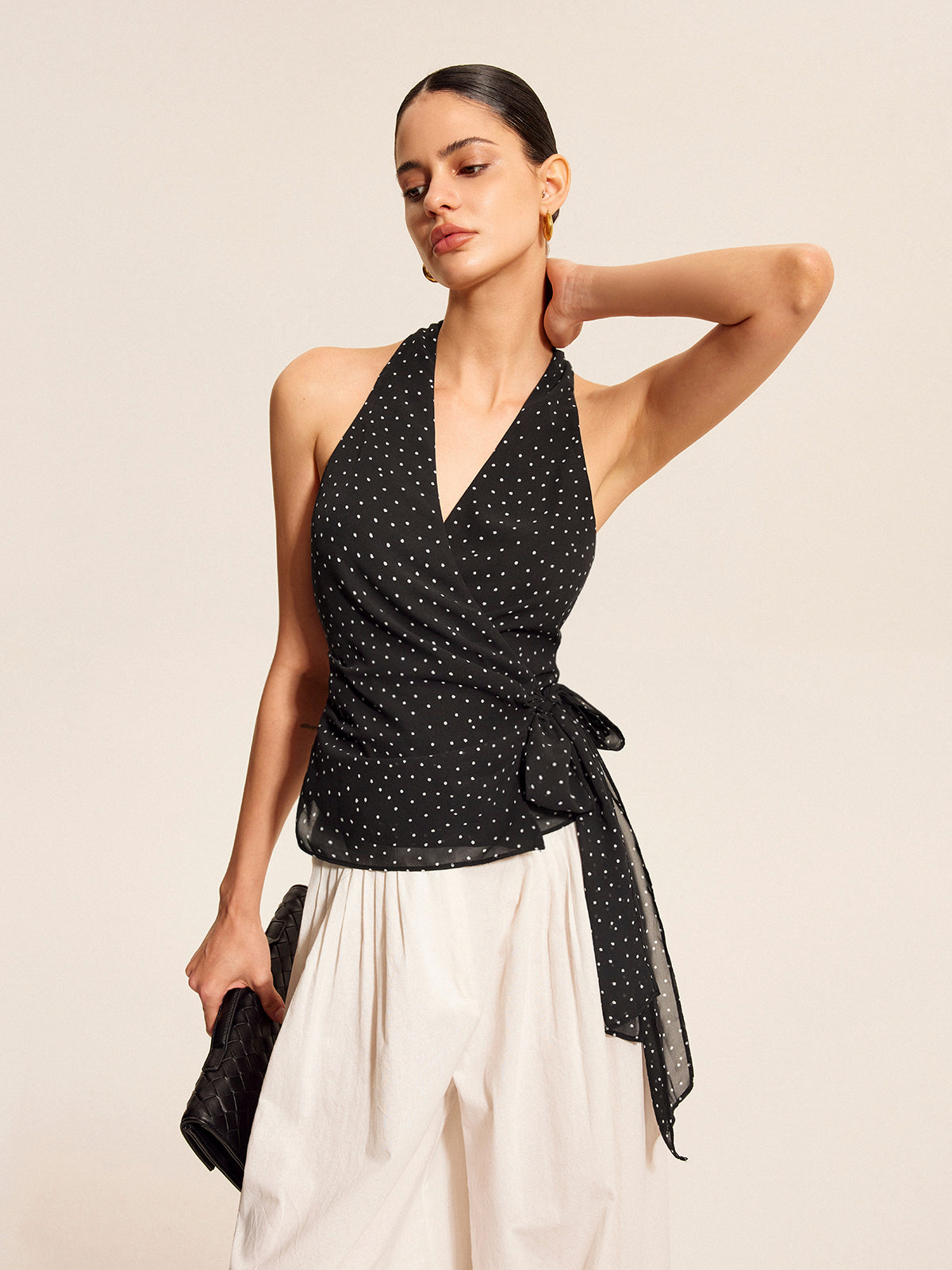 Halter top z wiązaniem i kropkami