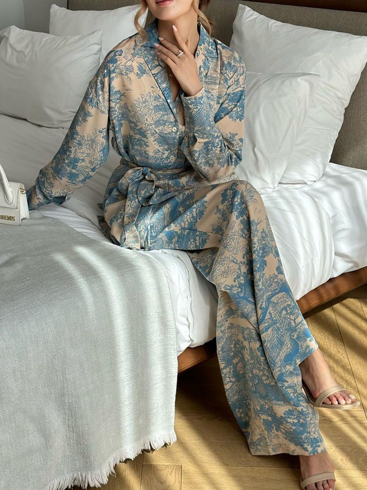 Zestaw spodni z wiązaniem i nadrukiem