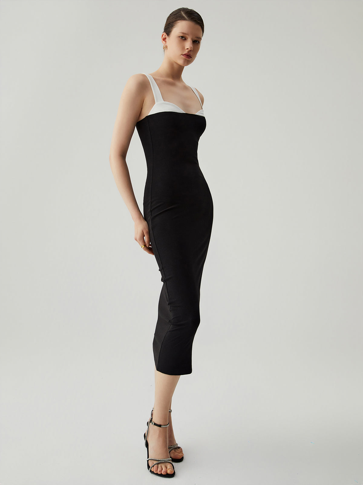 Sukienka midi bodycon z patchworkiem i dekoltem w serce