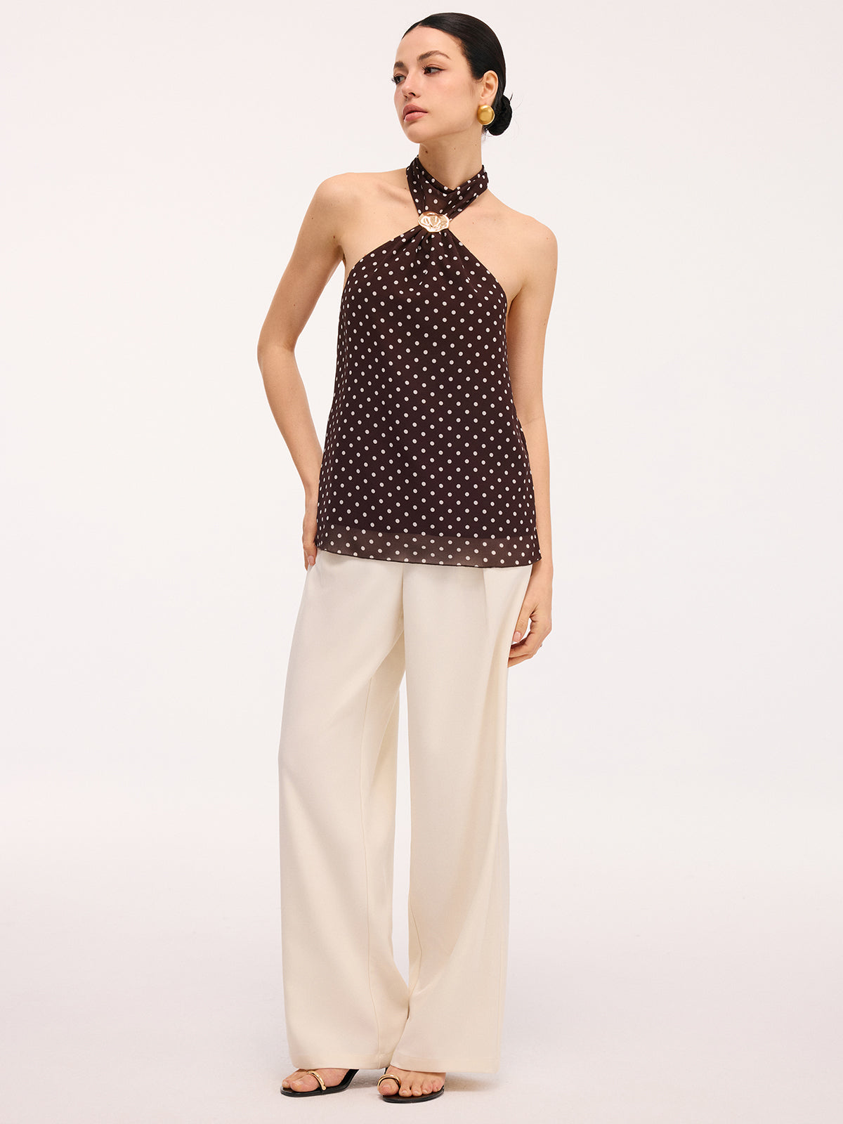 Top z odkrytymi plecami w grochy z metalowym detalem