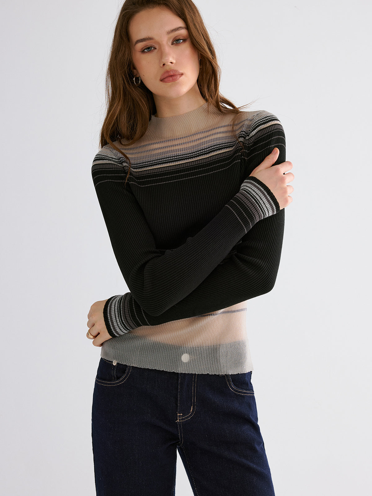 Sweter z gradientowej siatki