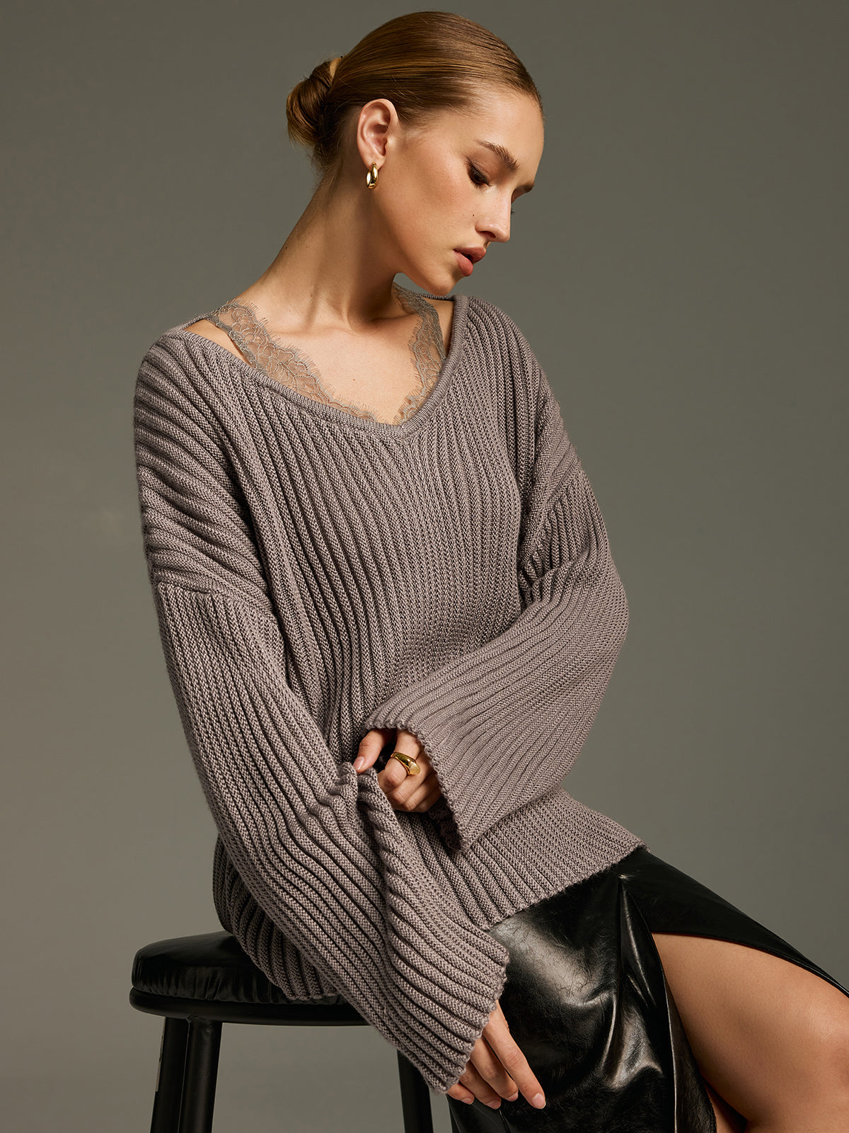 Sweter z koronkowym panelem z mieszanki wełny