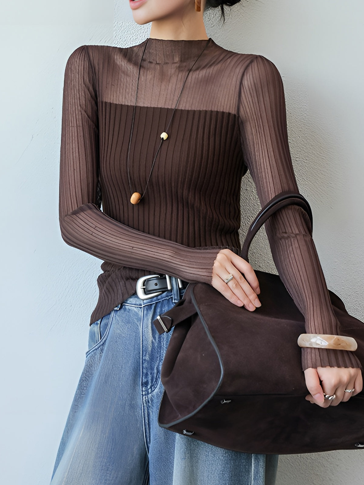 Sweter z przezroczystymi wstawkami