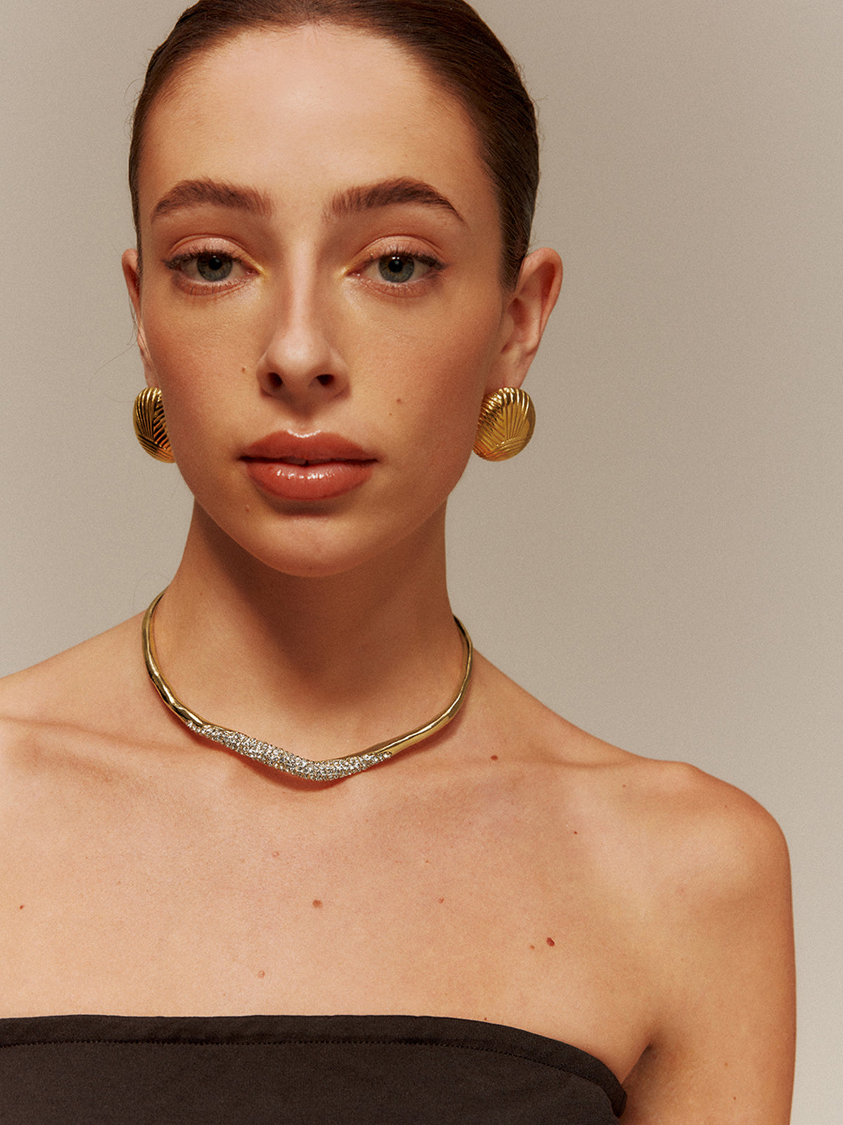 Naszyjnik choker z nieregularnym cyrkonem