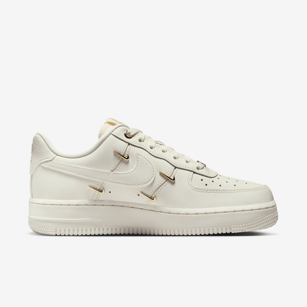 Nike Air Force 1 07 LX CN FV3654-111 Biały