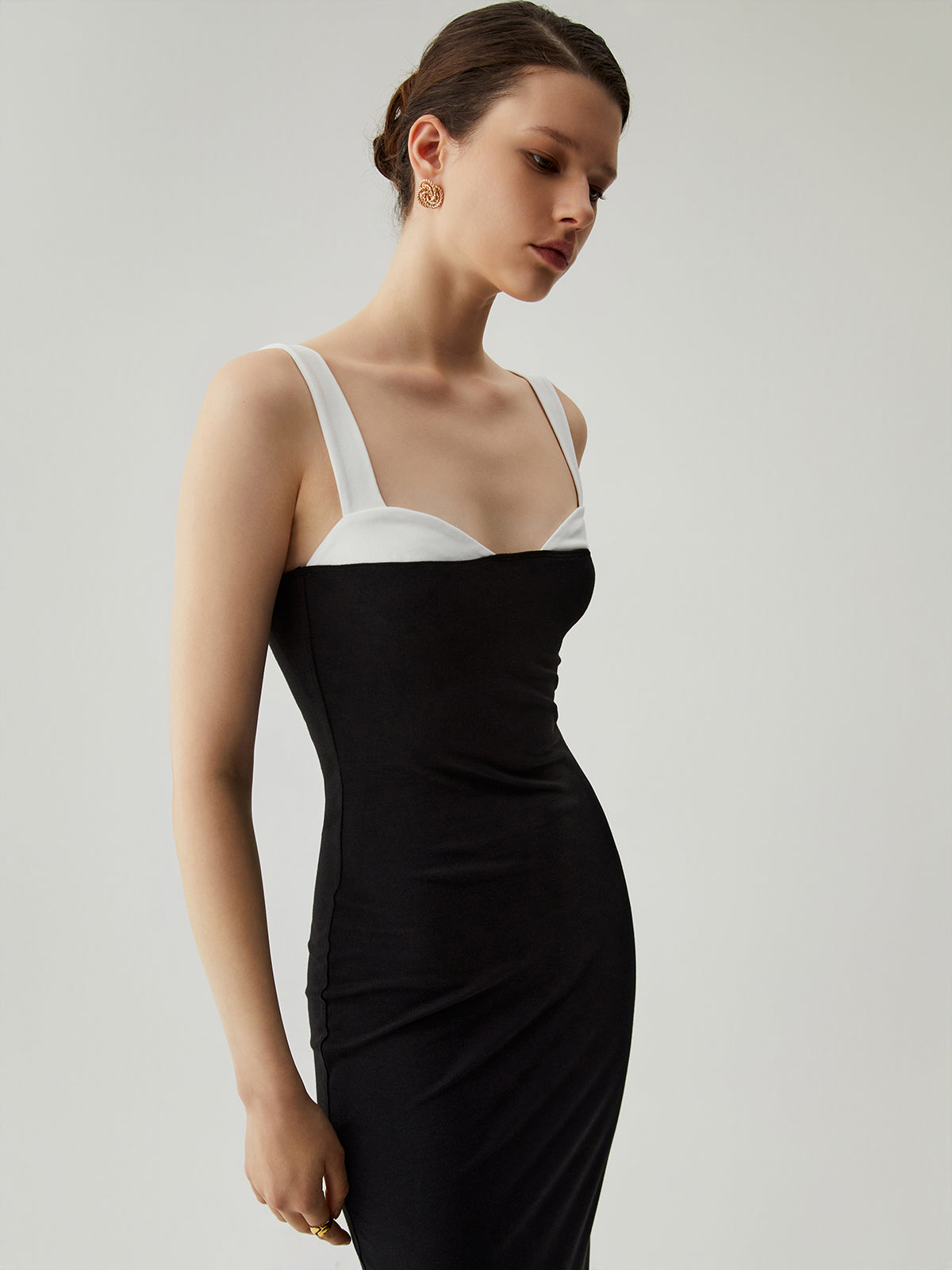 Sukienka midi bodycon z patchworkiem i dekoltem w serce