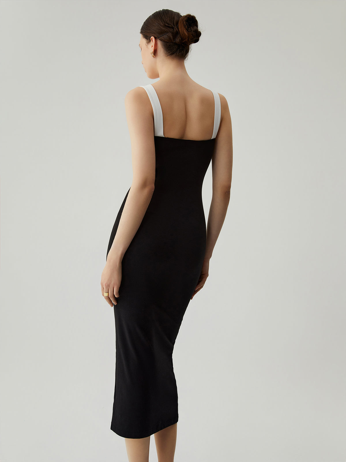 Sukienka midi bodycon z patchworkiem i dekoltem w serce