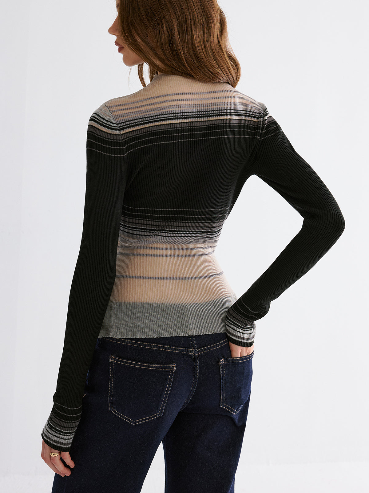Sweter z gradientowej siatki