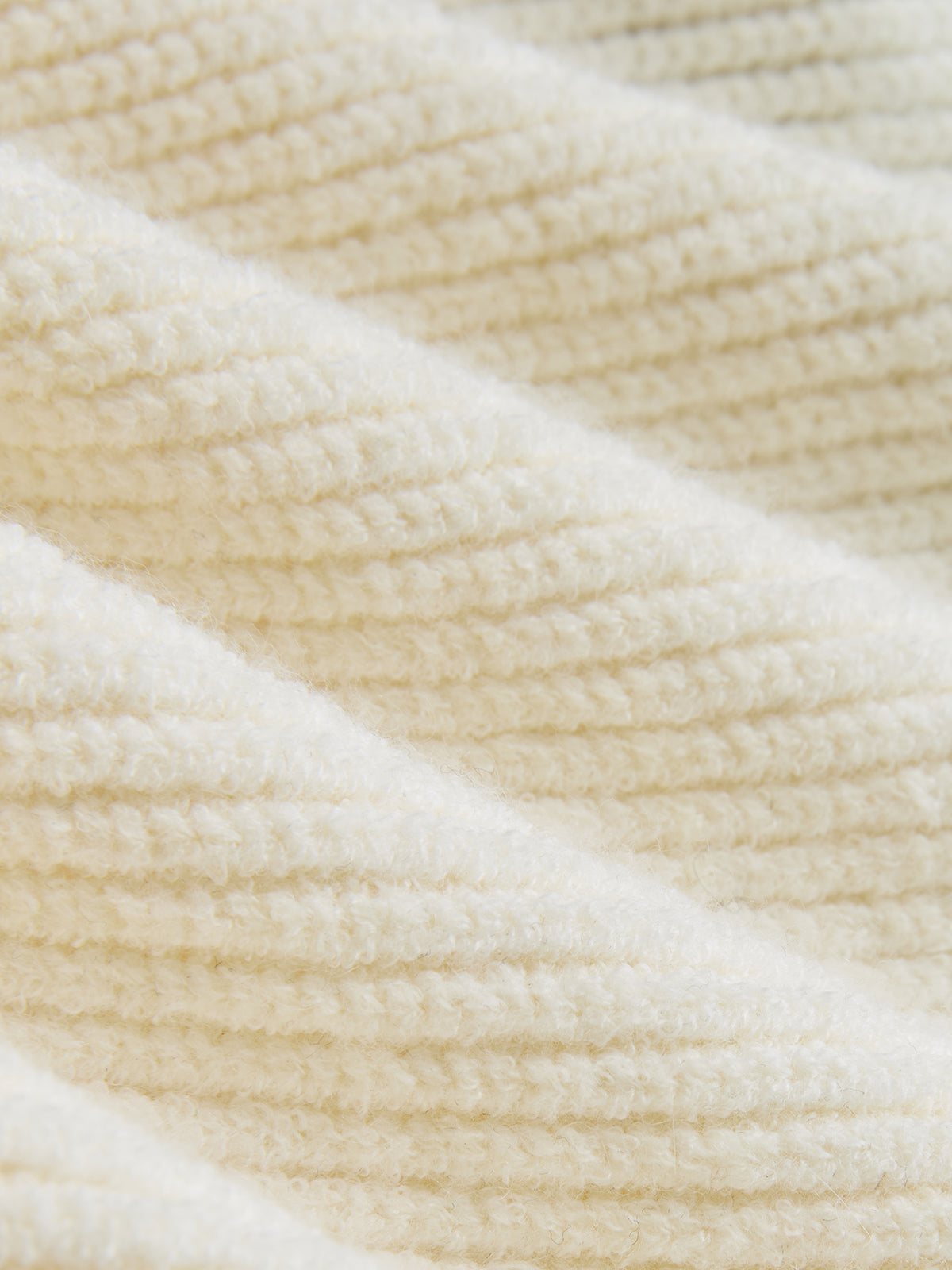 Sweter z wycięciami i blokami kolorów