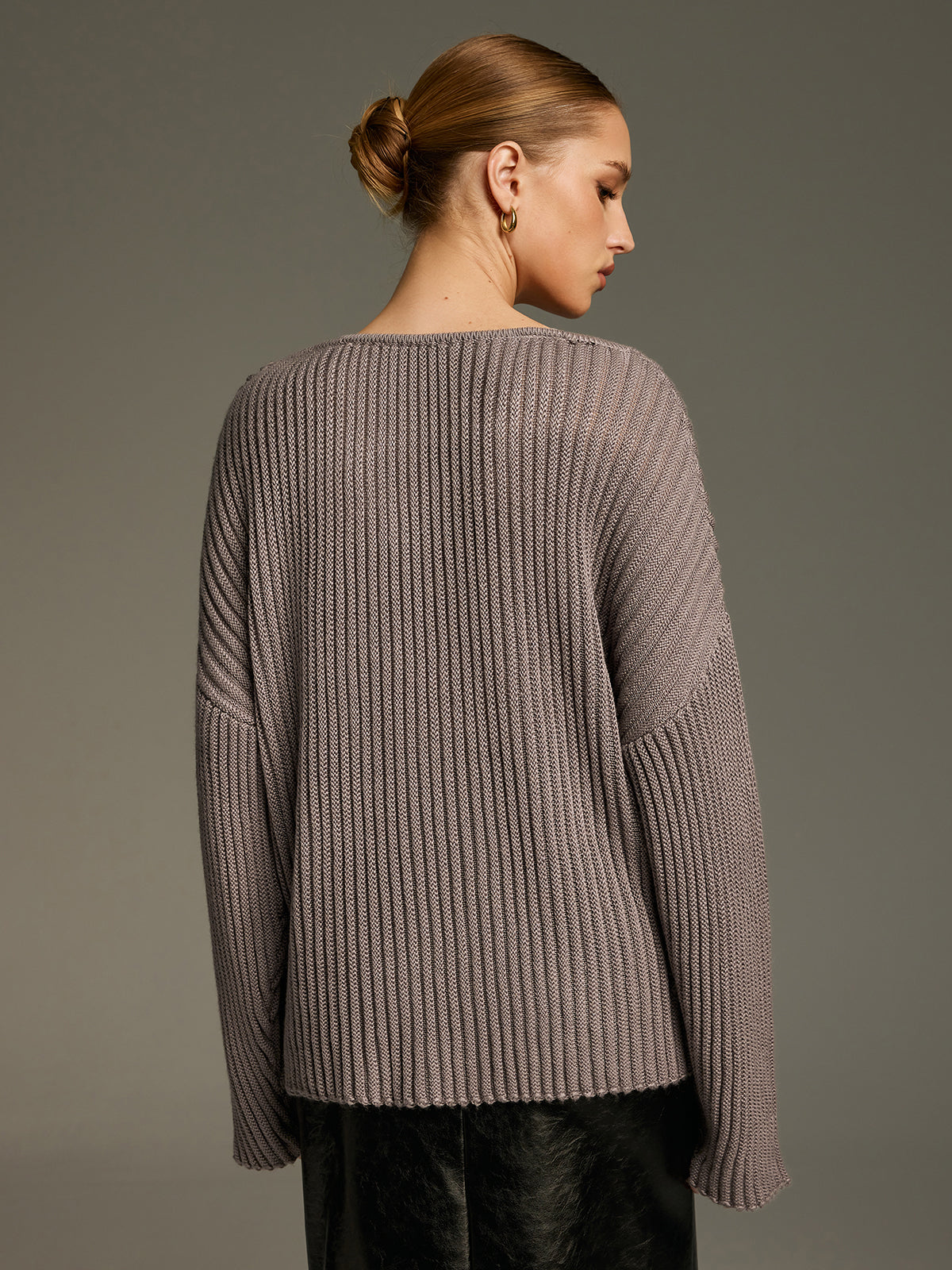 Sweter z koronkowym panelem z mieszanki wełny