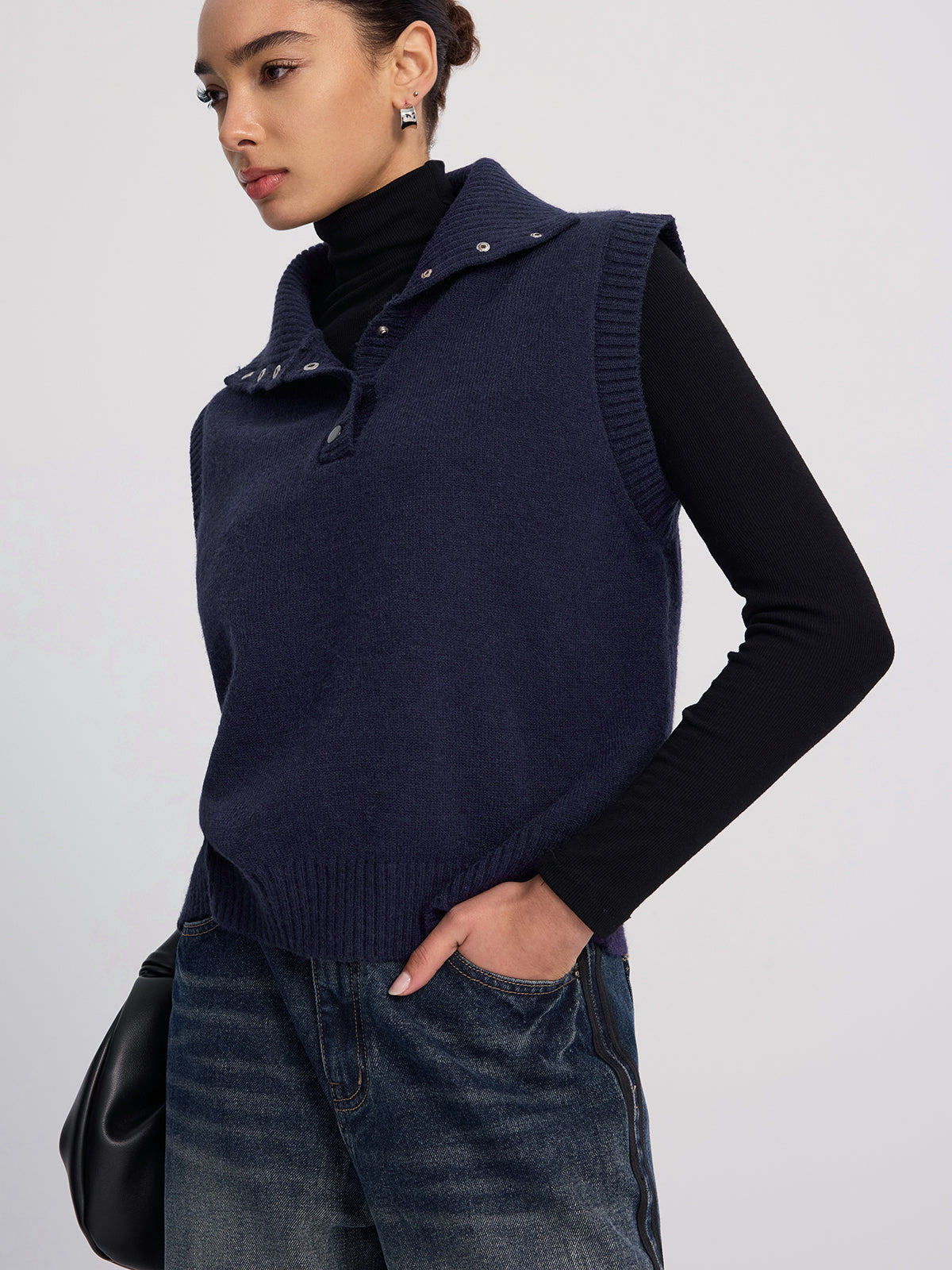 Bluzka bez rękawów z kołnierzem i guzikami