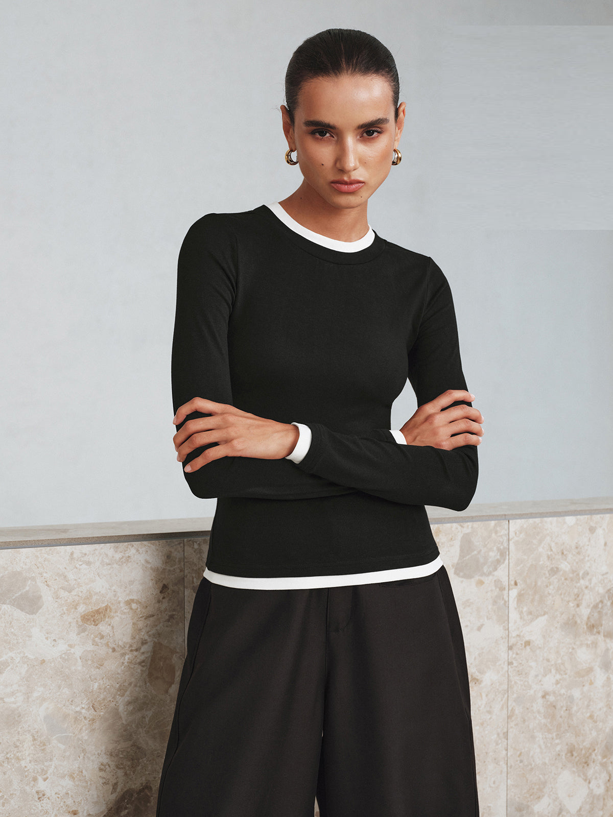 Bluzka z długim rękawem i kontrastowym wykończeniem