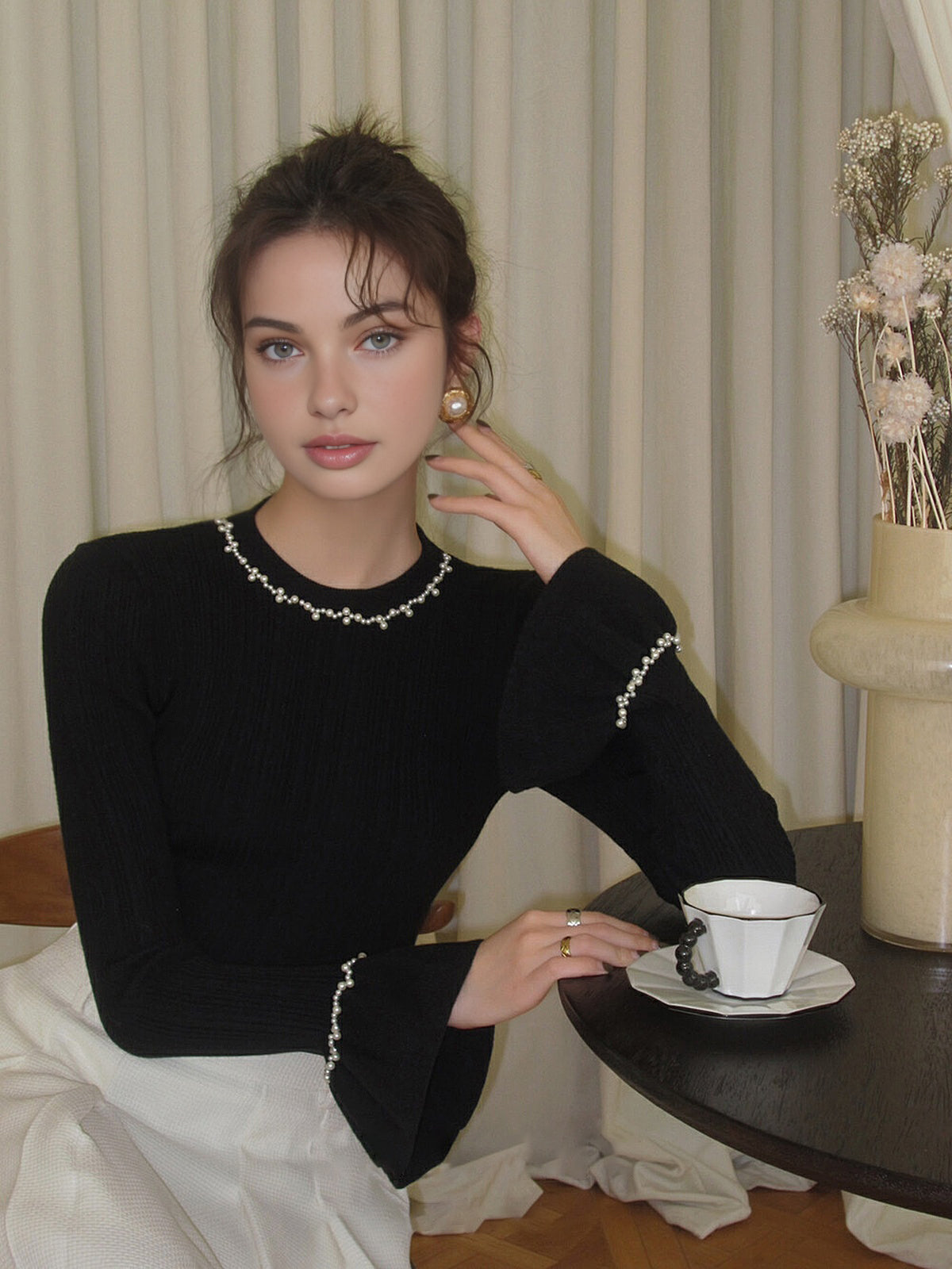 Bluzka z długim rękawem i perłowym wykończeniem