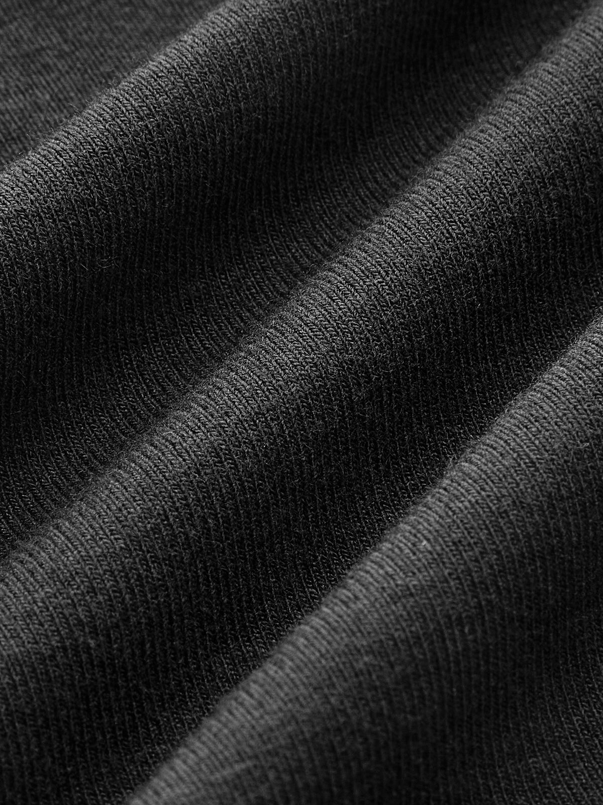 Bluzka z długim rękawem i wycięciem na dekolcie