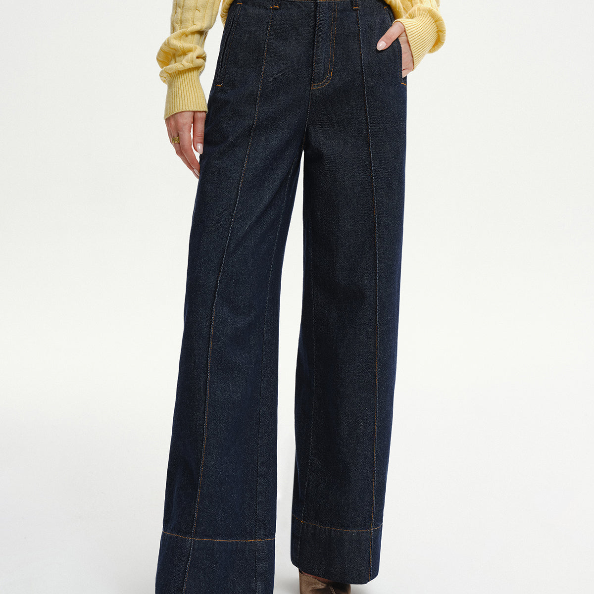 Jeansy z szerokimi nogawkami i wysokim stanem