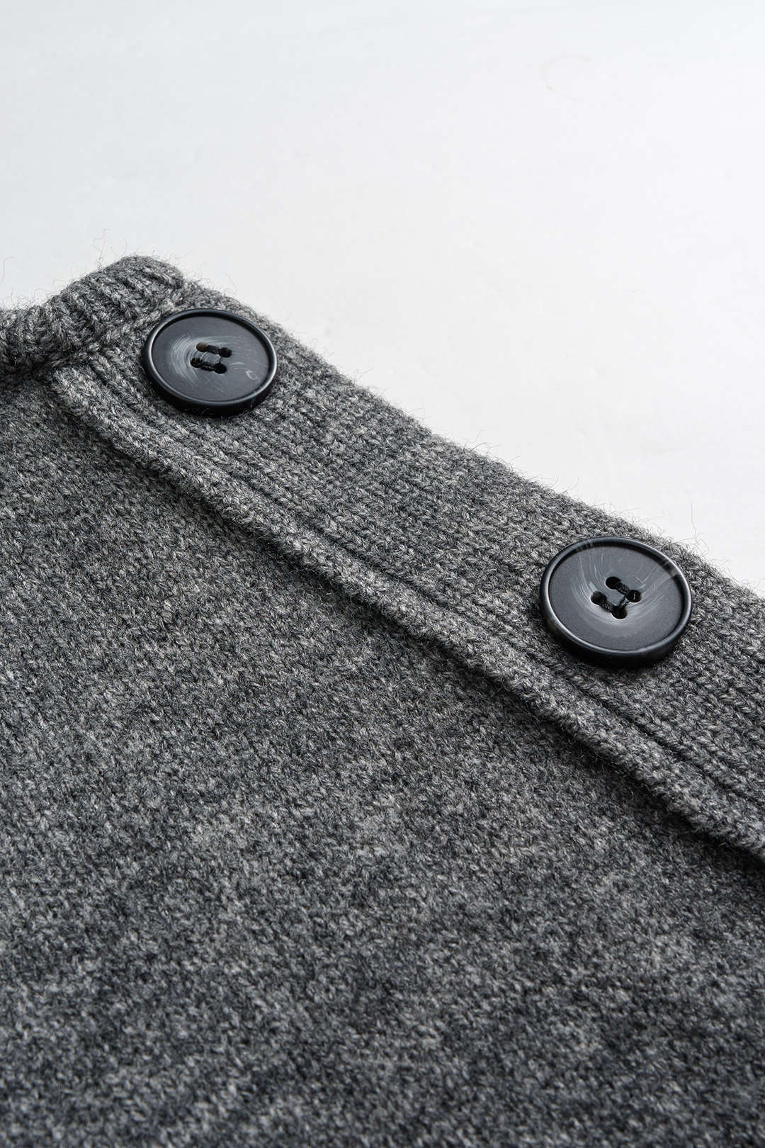 Kamizelka dzianinowa z guzikami po bokach