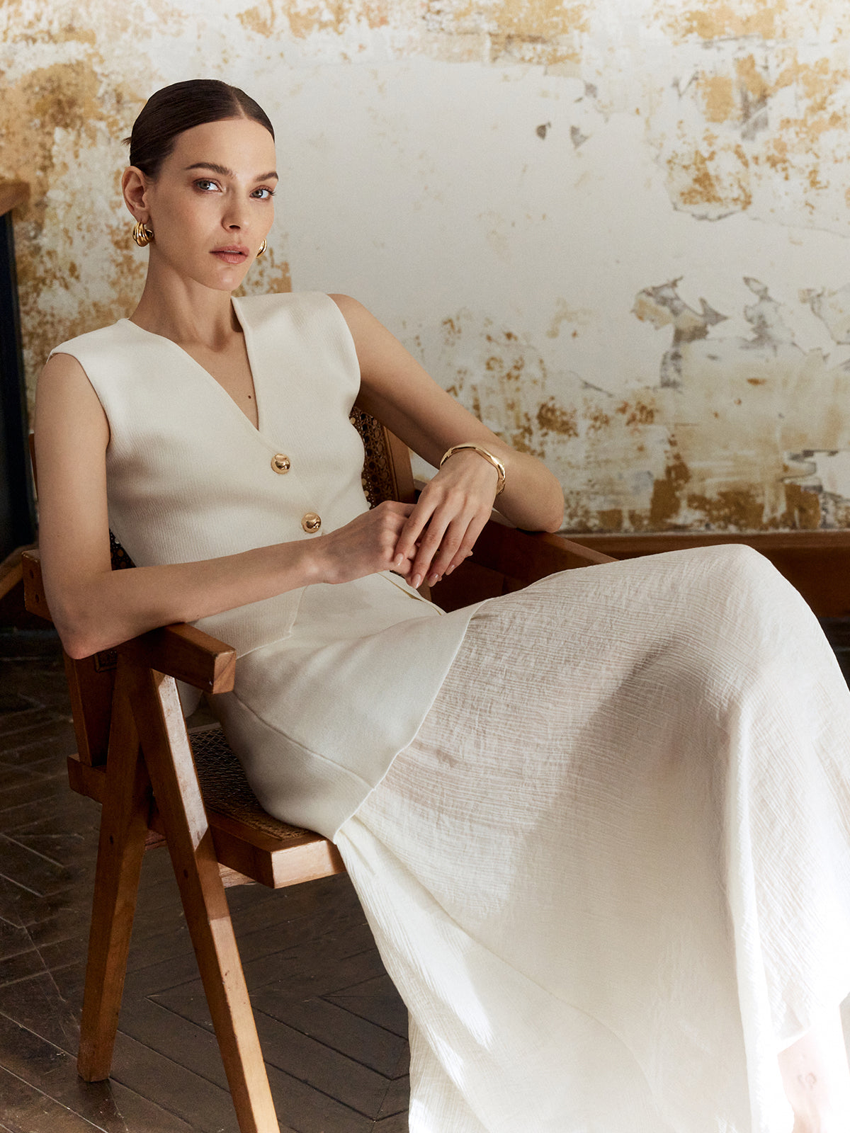 Kamizelka elegancka z ozdobnymi guzikami