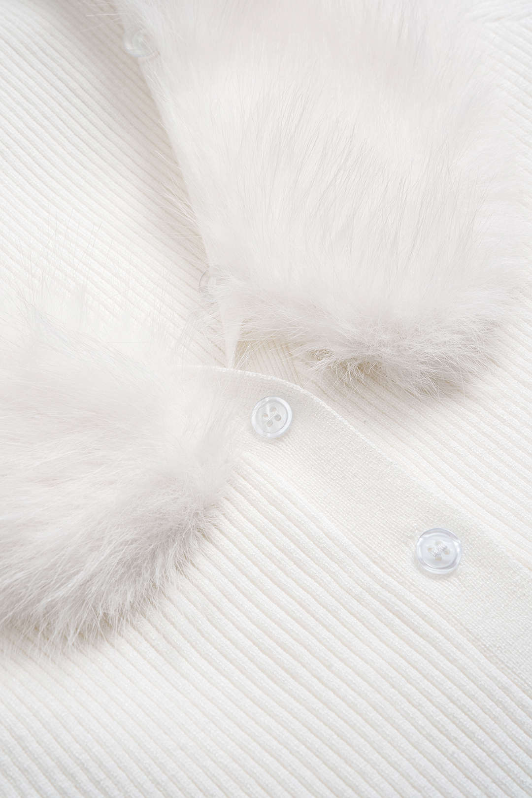 Kardigan z kołnierzem z futrzanym wykończeniem