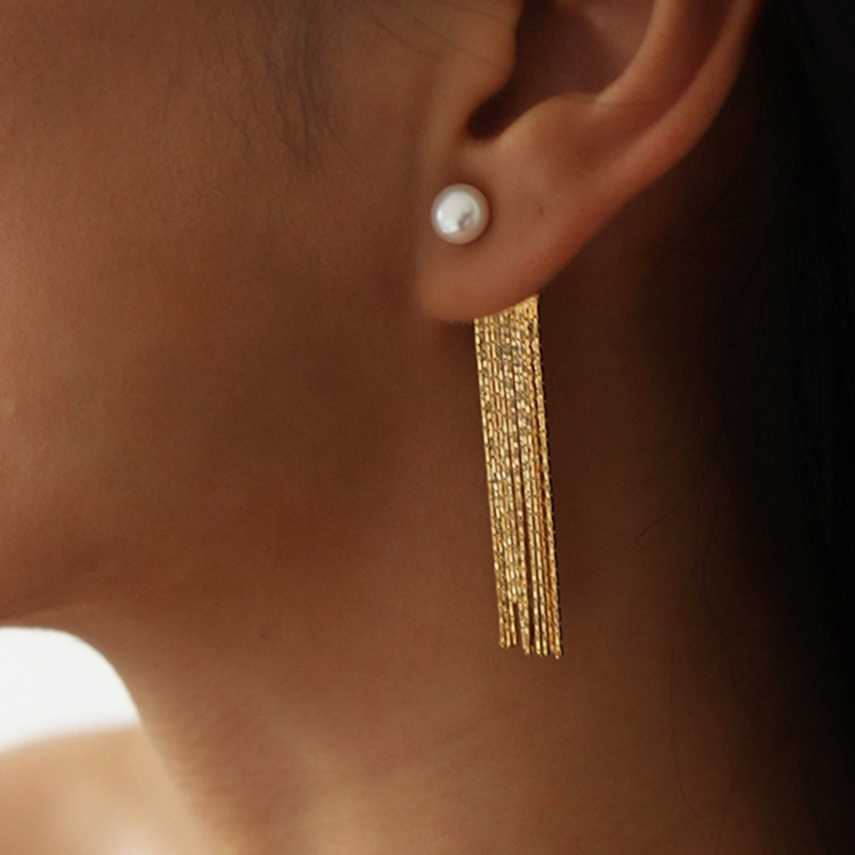 Kolczyki wiszące z perłowym detalem eleganckie