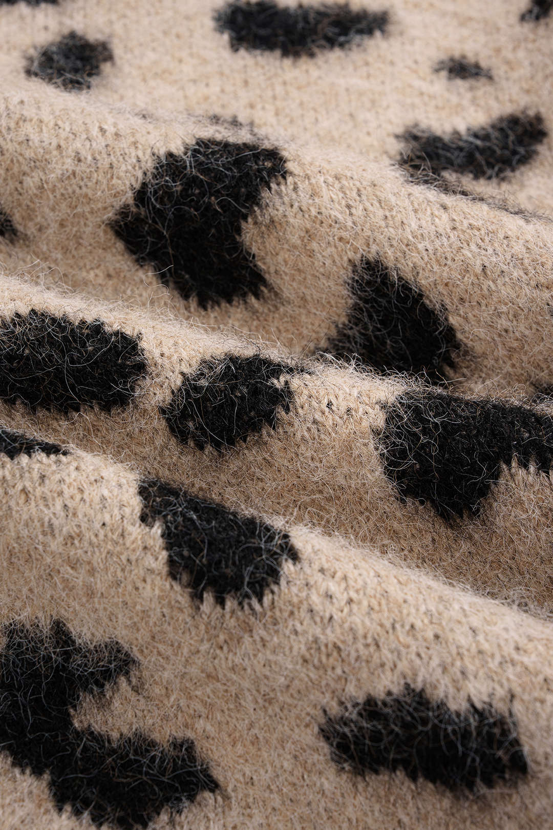 Komplet sweter i spódnica z motywem zwierzęcym
