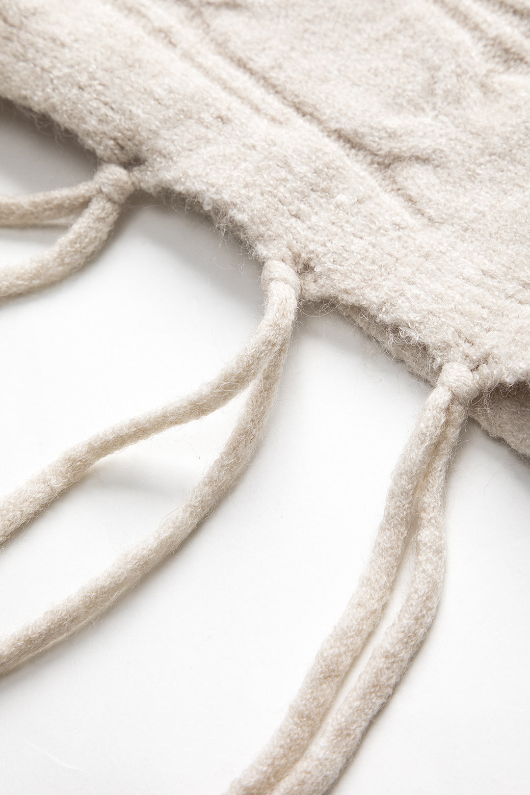Komplet sweter i spódnica z ozdobnym splotem