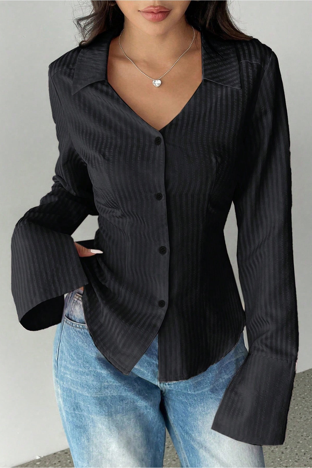 Koszula z długimi szerokimi mankietami