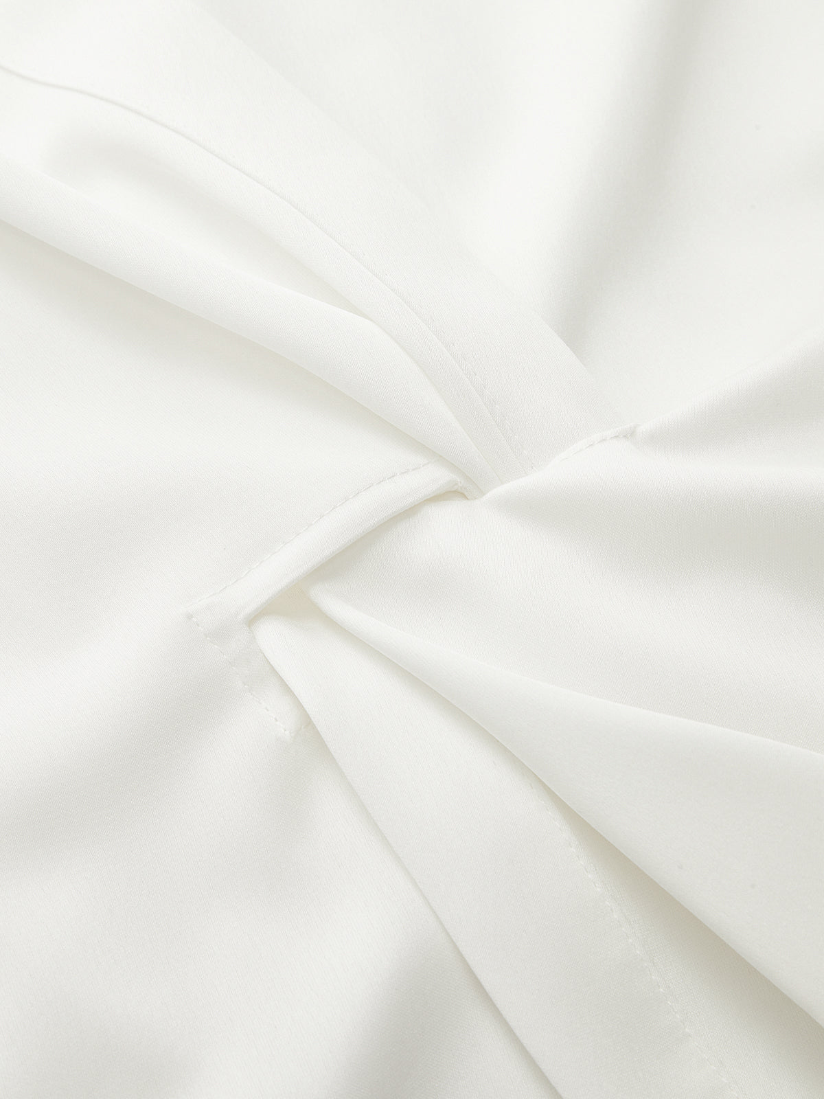 Koszula z falbanami i szerokim paskiem