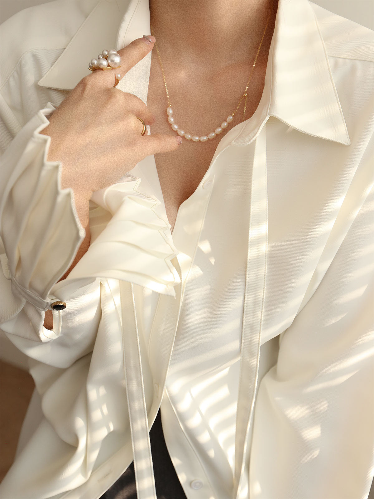 Koszula z plisowanymi mankietami i kołnierzykiem