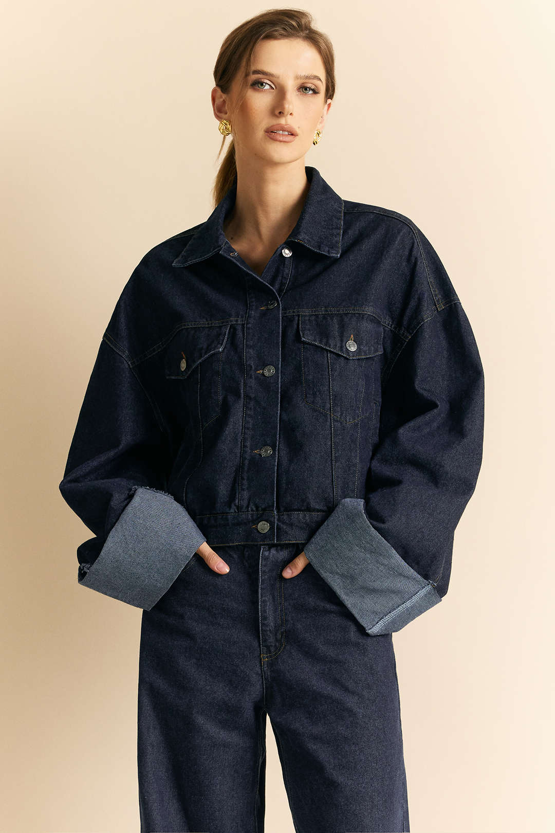 Kurtka jeansowa oversize z szerokimi mankietami