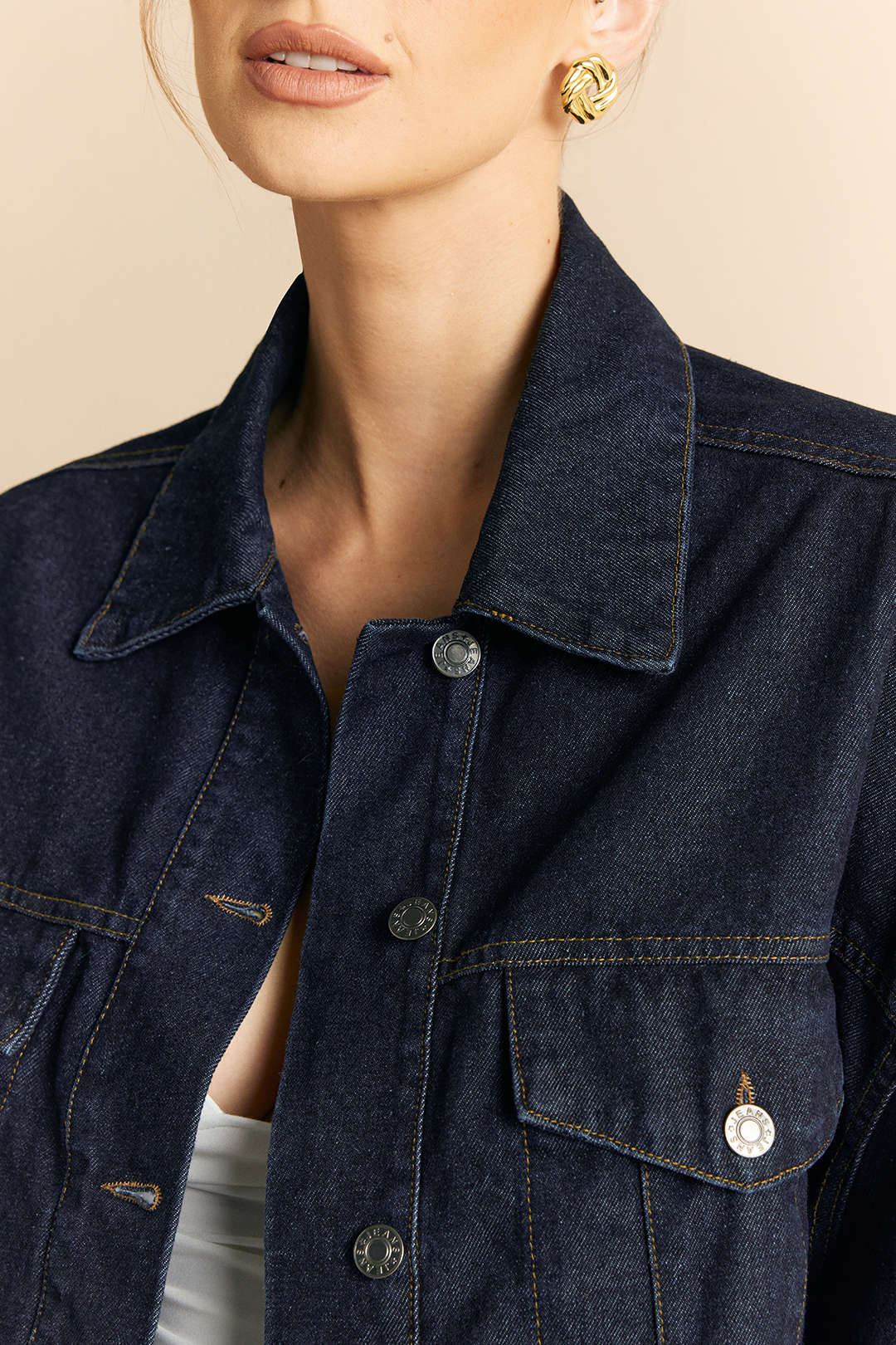 Kurtka jeansowa oversize z szerokimi mankietami