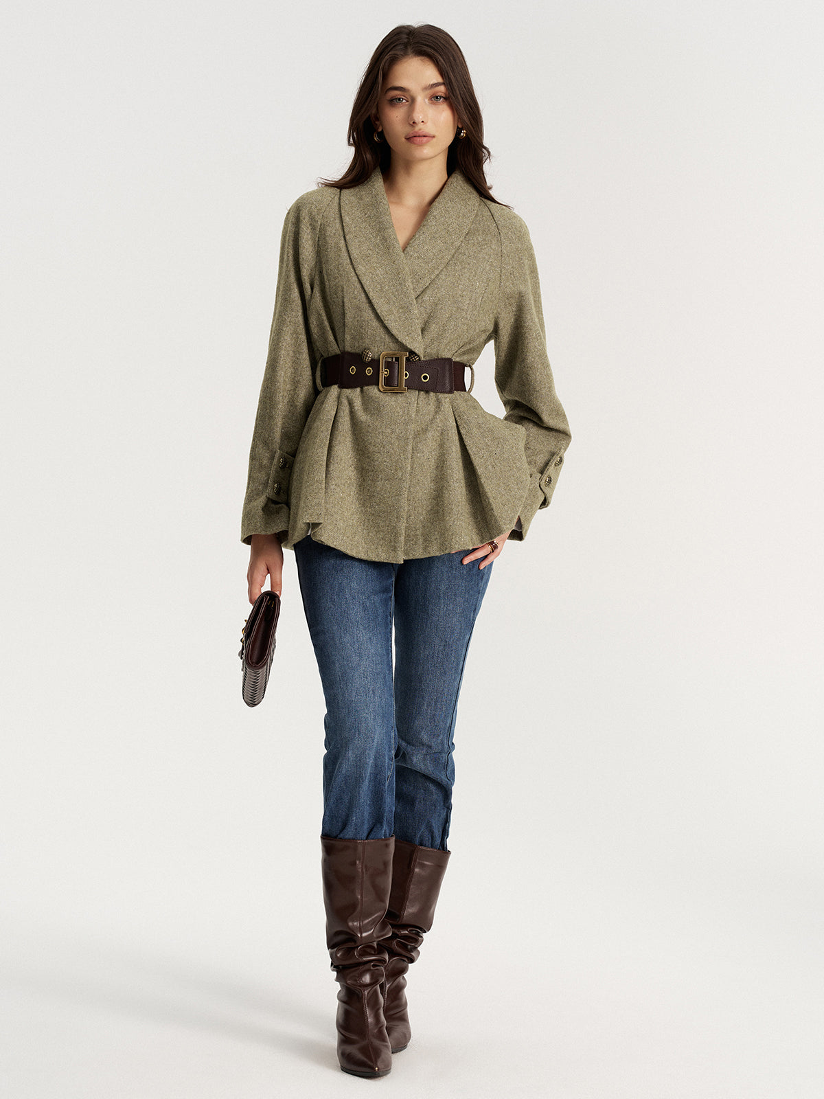 Kurtka z szerokim kołnierzem i paskiem