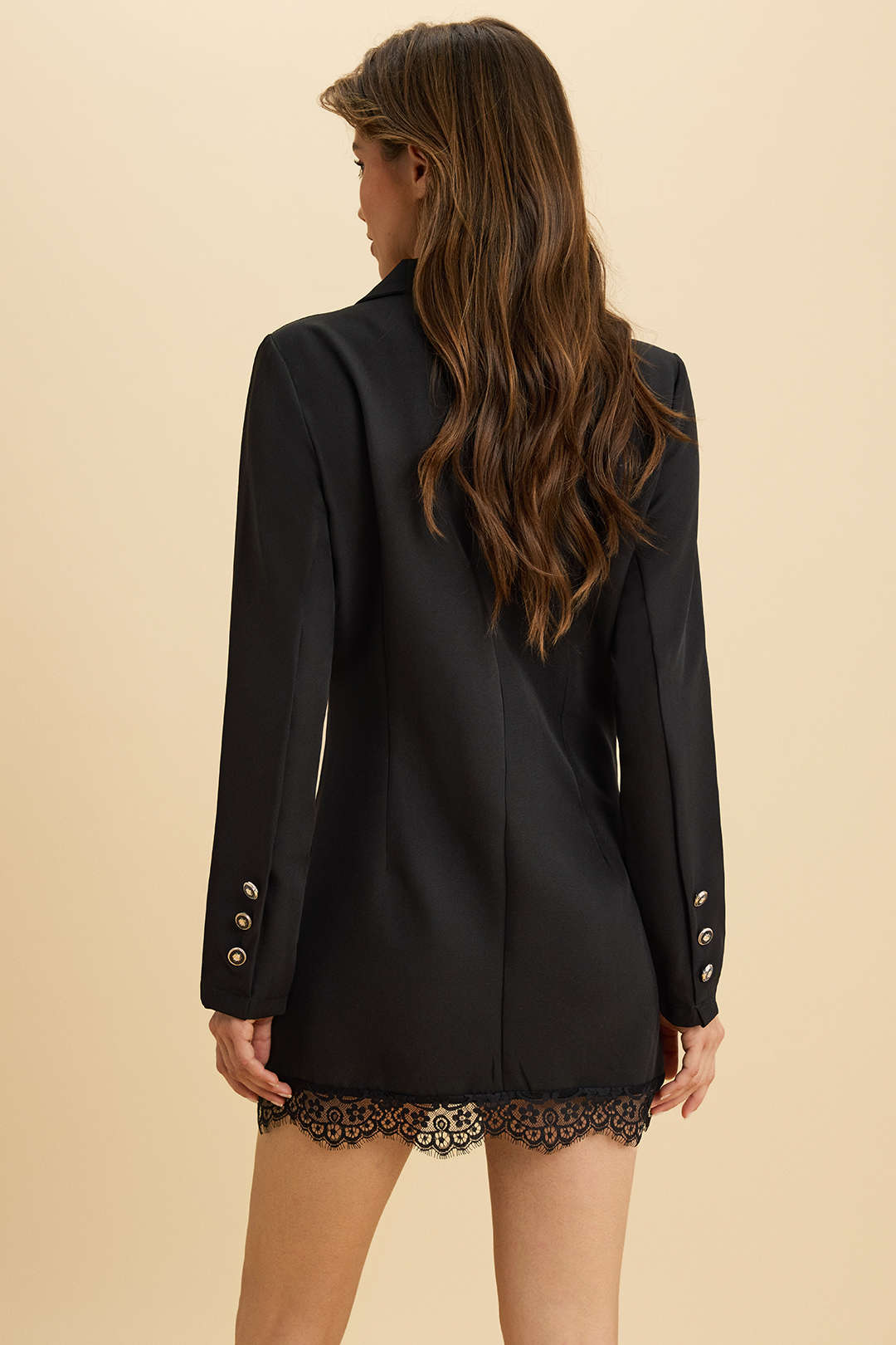 Marynarka dwurzędowa z koronkowym wykończeniem