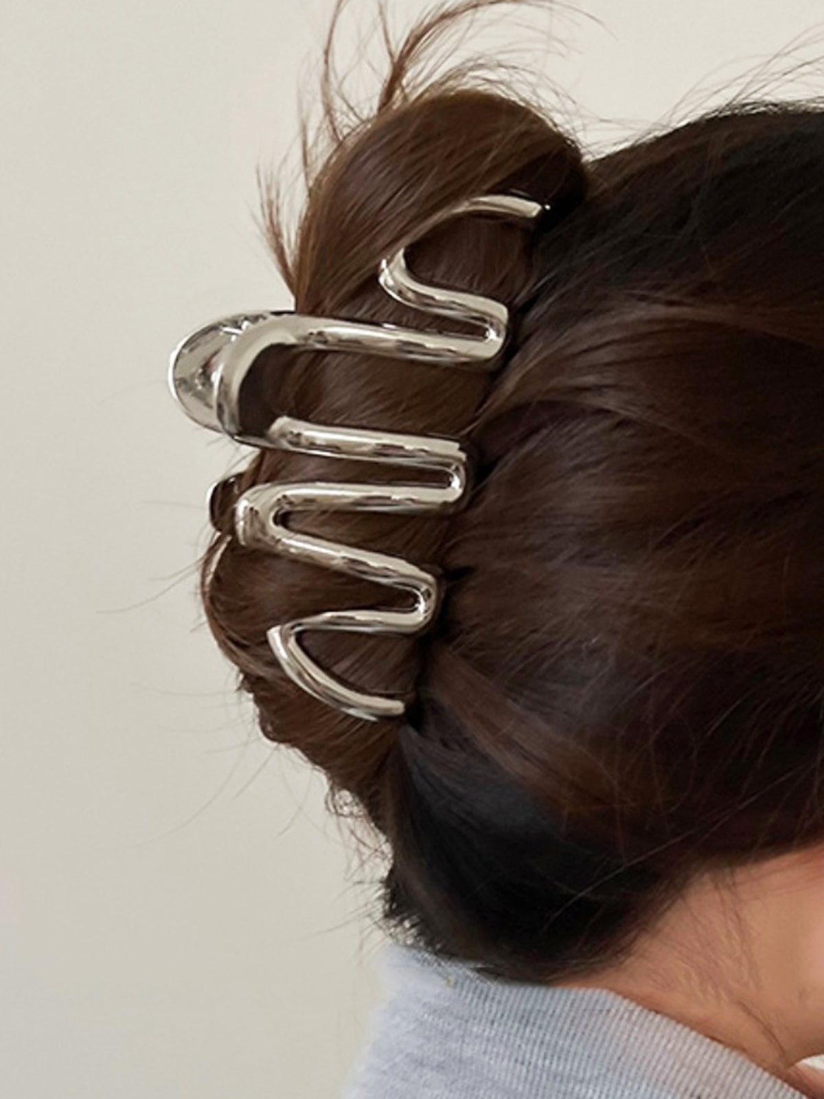 Spinka do włosów metalowa w stylu minimalistycznym