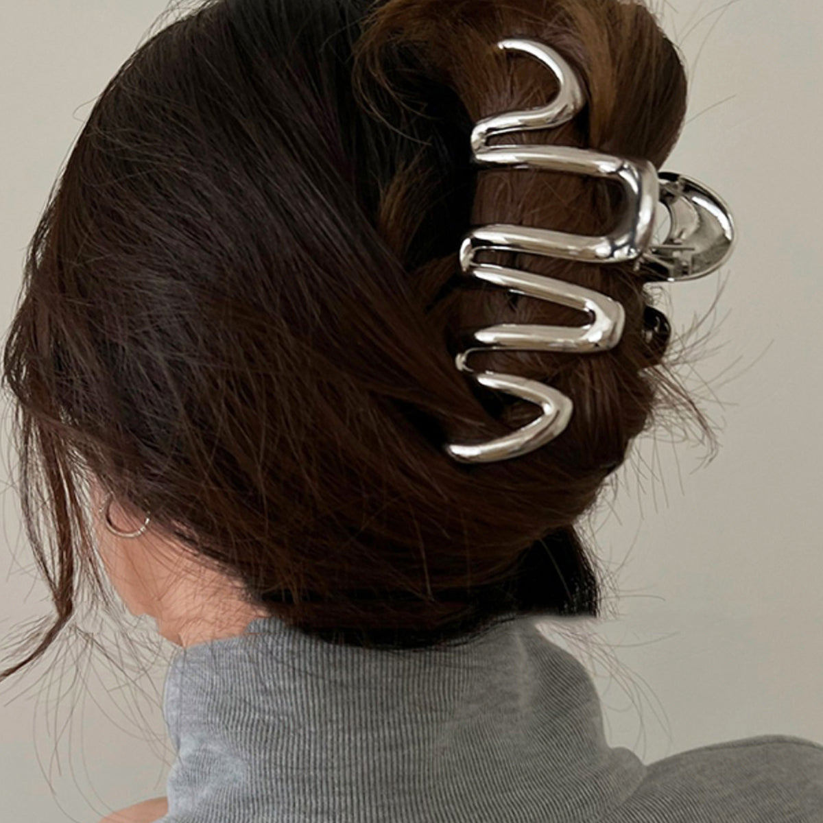Spinka do włosów metalowa w stylu minimalistycznym
