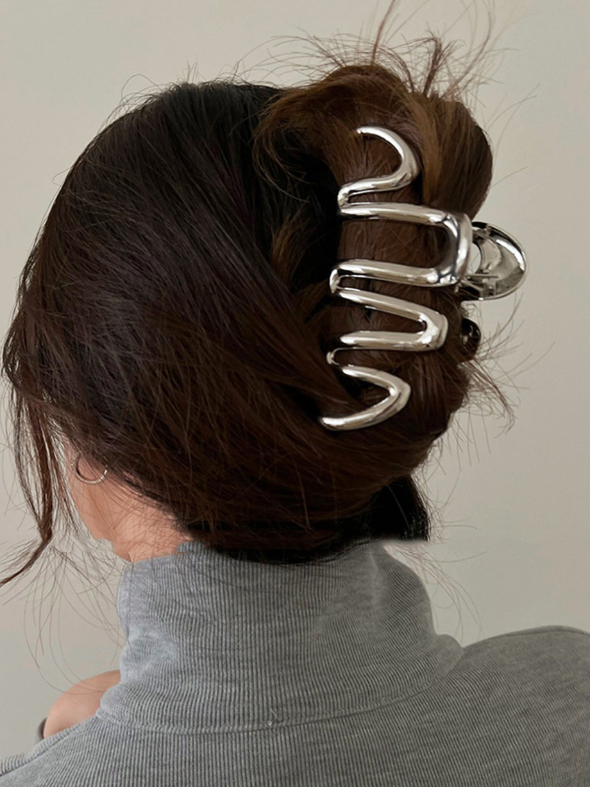 Spinka do włosów metalowa w stylu minimalistycznym