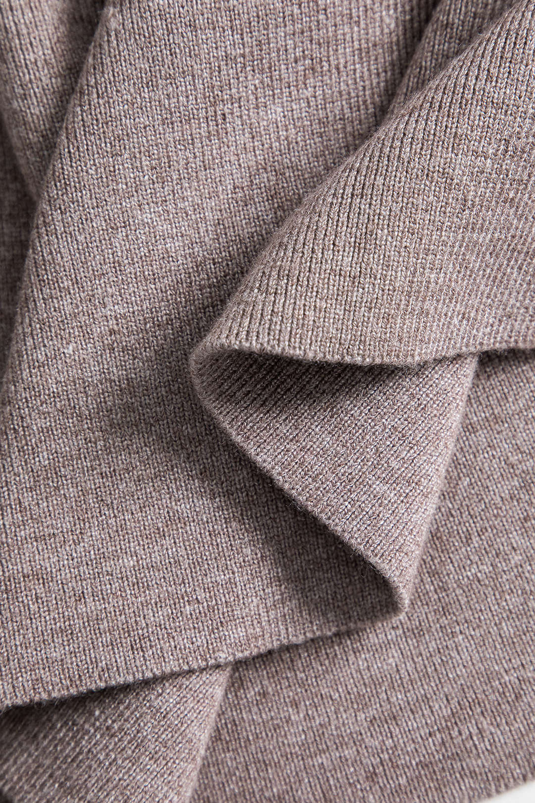 Spódnica midi z rozkloszowanym dołem