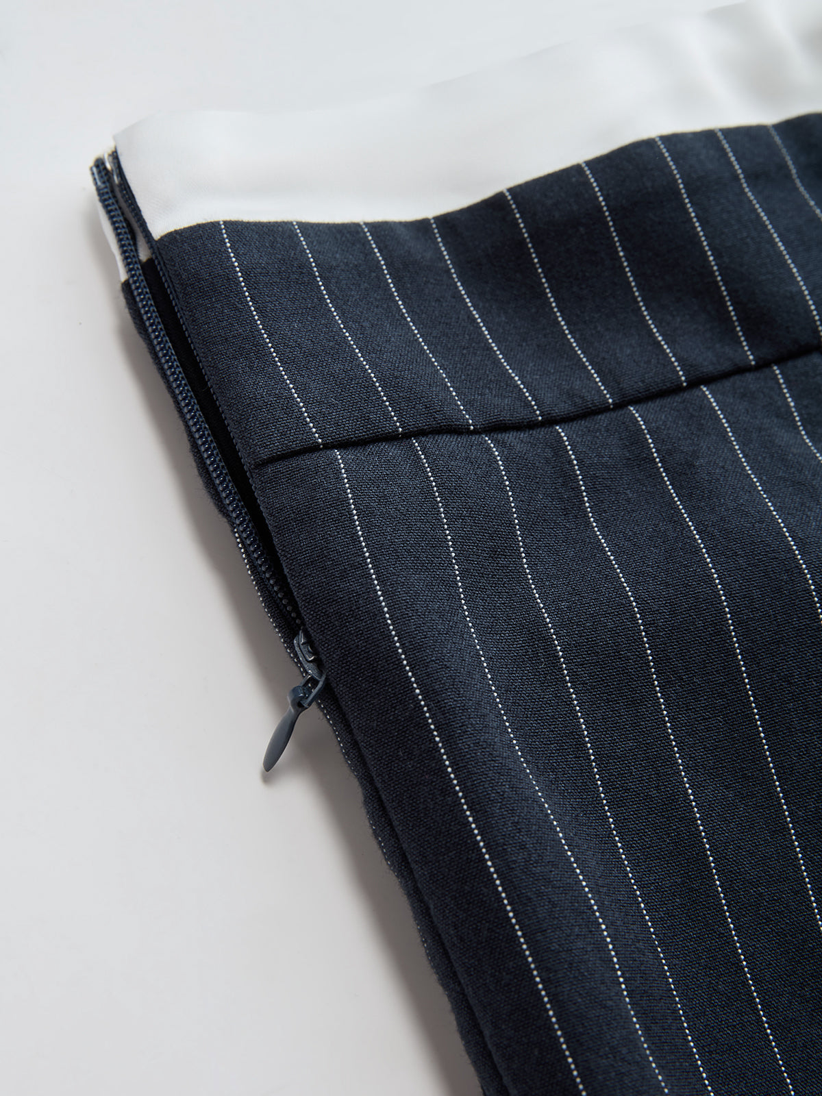 Spodnie z wysokim stanem w paski eleganckie