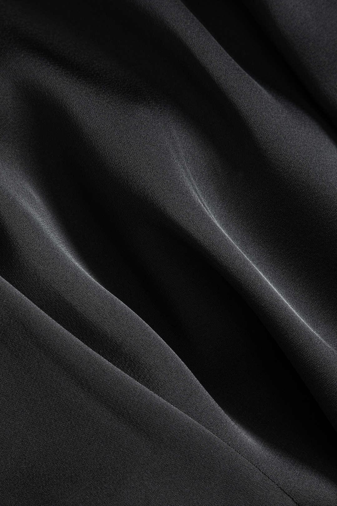 Sukienka koktajlowa z rozkloszowanym dołem