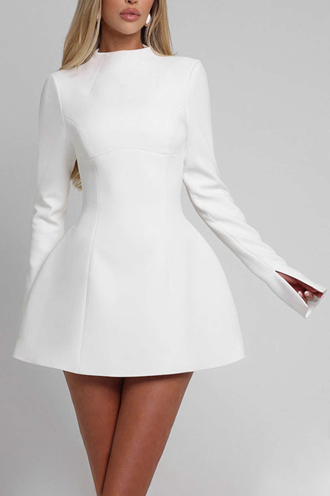 Sukienka mini z długim rękawem elegancka